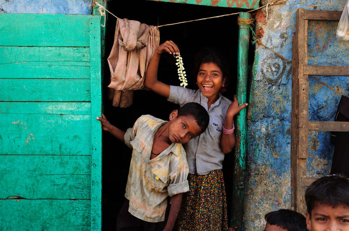 Two Kids in Doorway, Mumbai